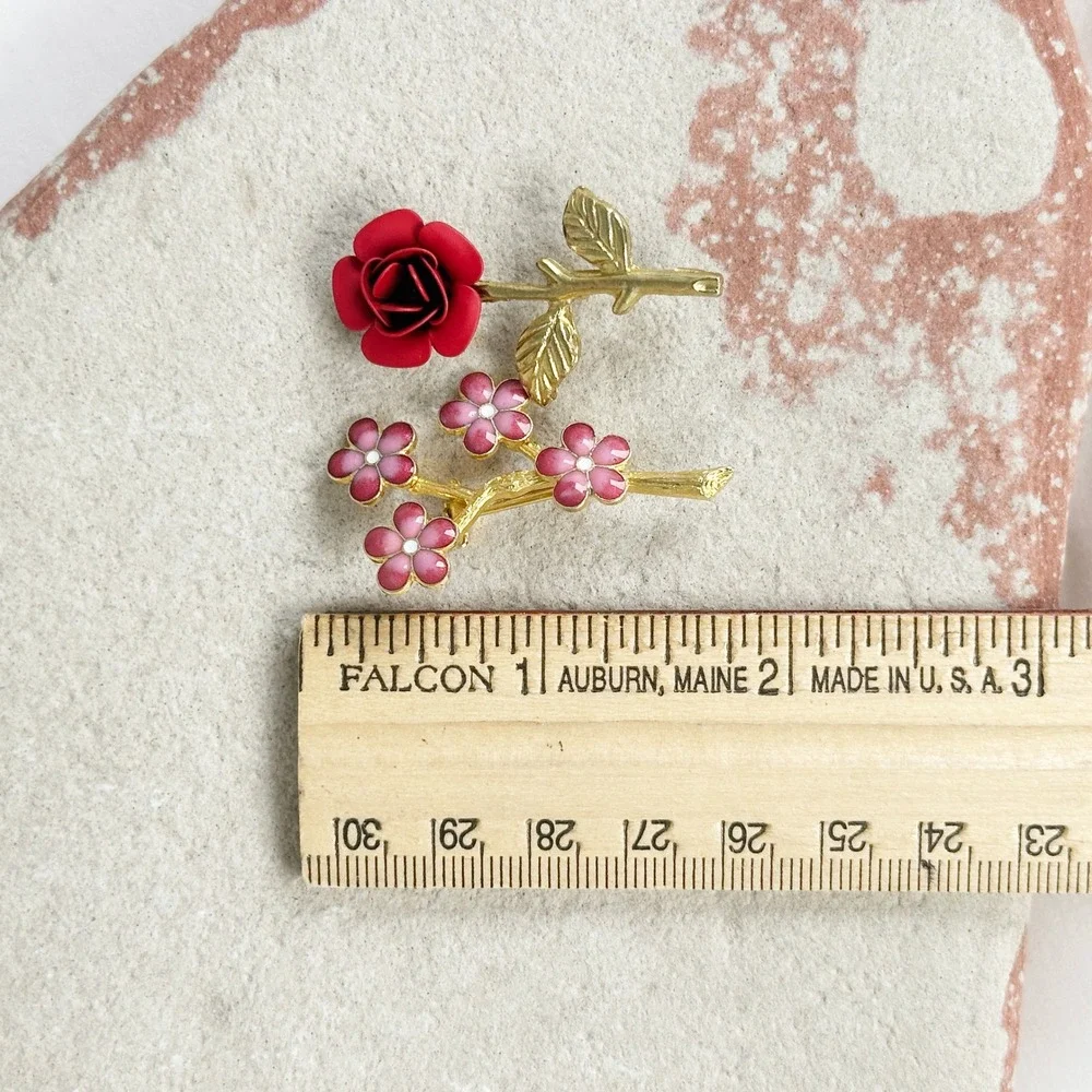 Set of 2 Vintage Gold Tone Enamel Flower Brooch Pins‎ Red Rose & Pink Flowers
